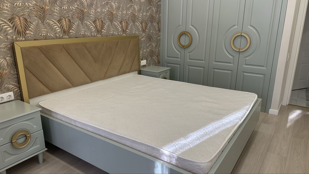 Кровать 180*220 с тумбами