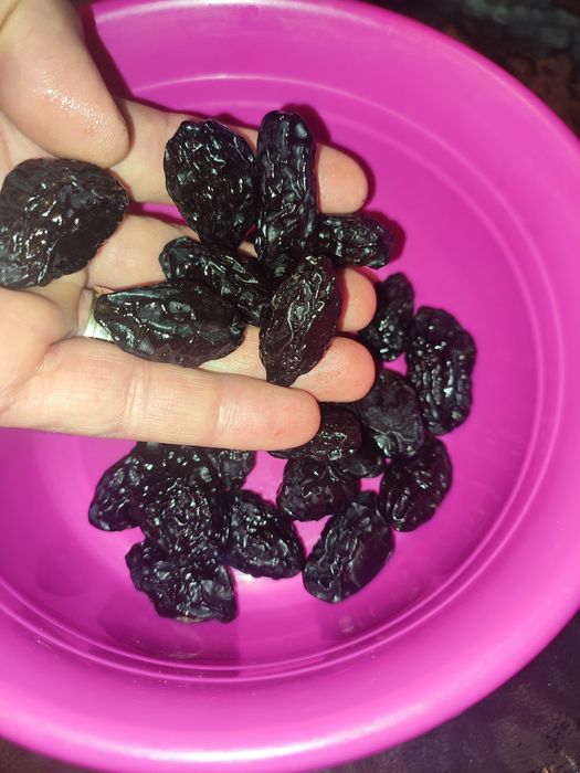 Prune uscate natural cu sâmburi