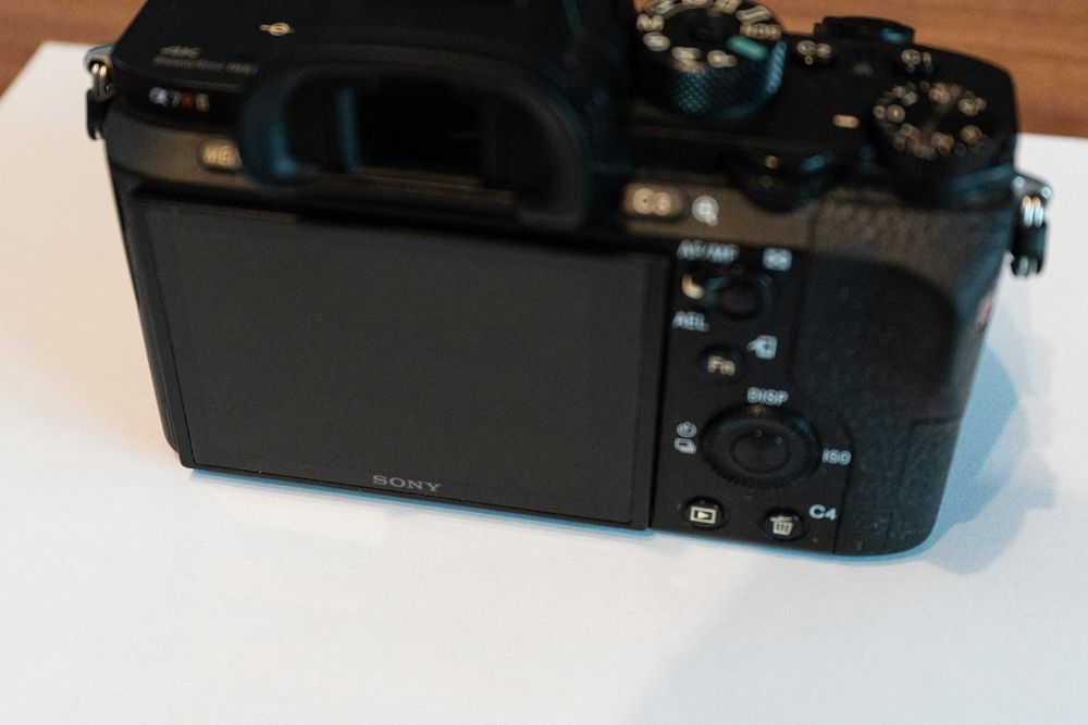 Sony A7R II - Full Frame 42.4MP - video 4K - model ILCE-7RM2