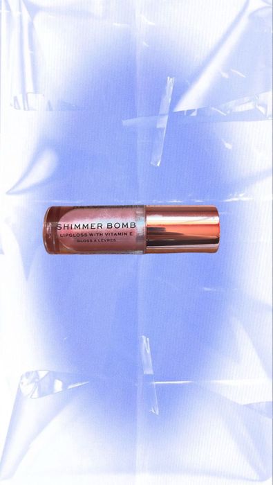 Lipgloss shimmer bomb Revolution