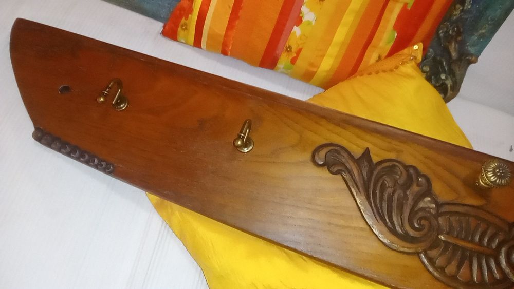 старинна  закачалка с автентична българска дърворезба