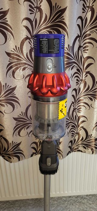 Dyson V10 Aspirator vertical cu suport se vinde cum se vede fuctional