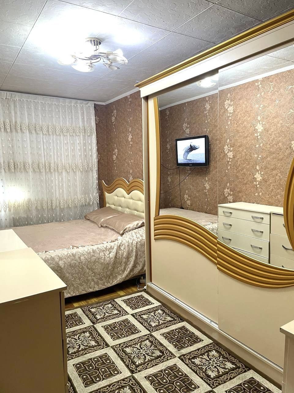 Срочно Чиланзар-6 квартал, 2в3/3/4 балкон 2×6 напротив ТЦ "Парус"