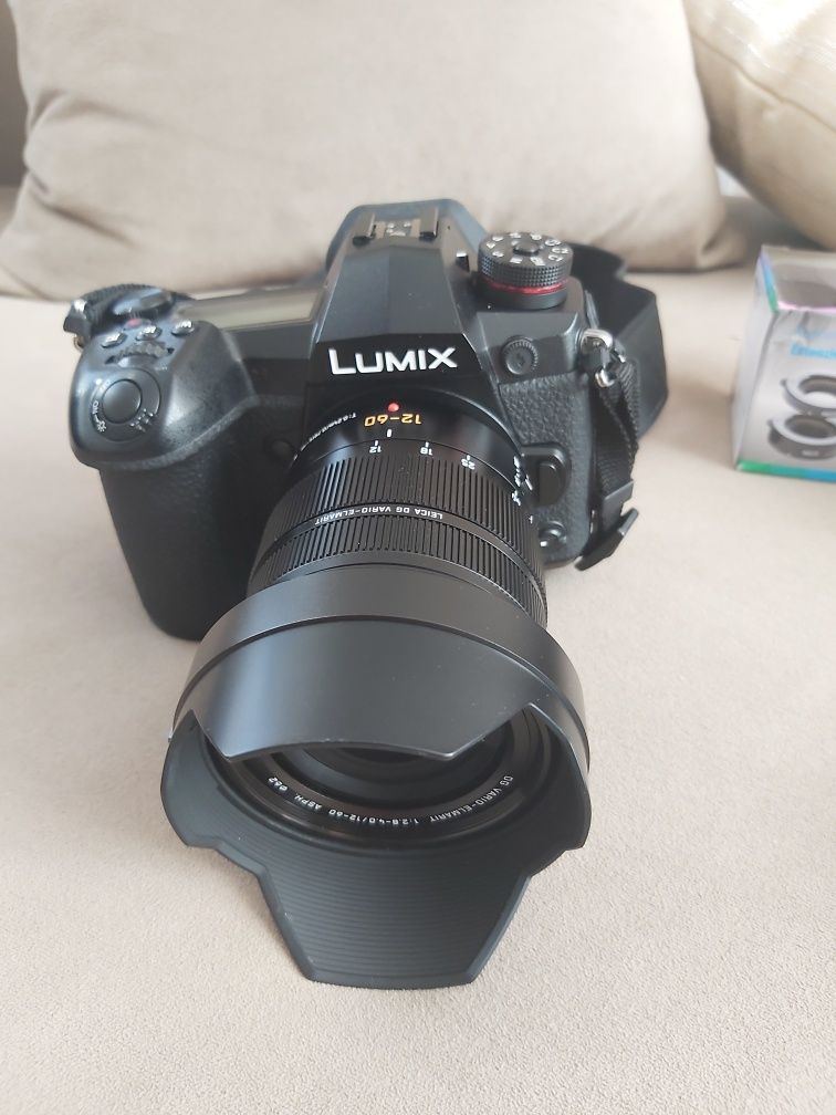 Aparat foto Panasonic Lumix G9 cu 2 obiective și accesorii