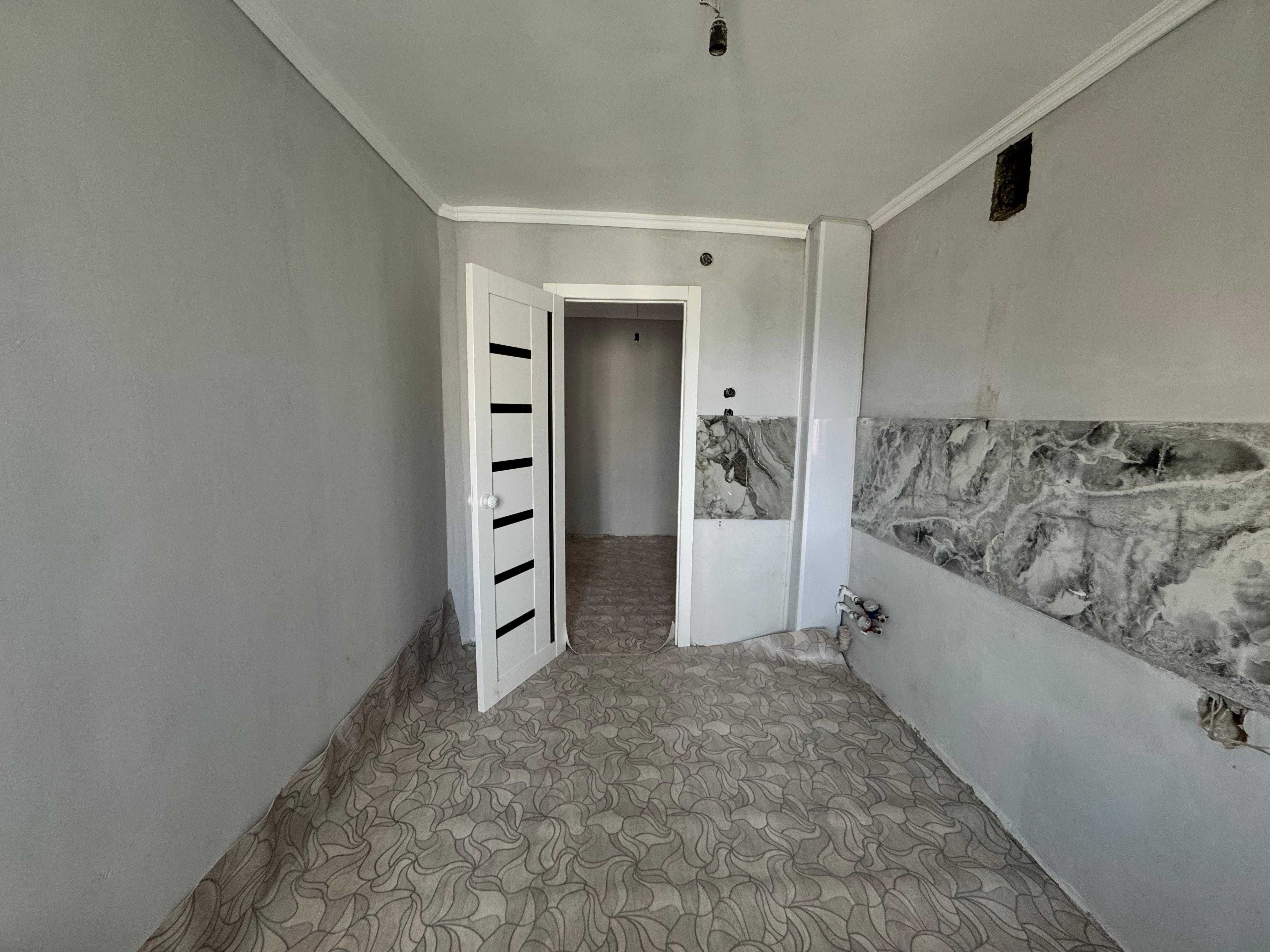 Продаём 2 комн. кв. - мкр. Восток -3 , дом 9 на 5/5 этаже