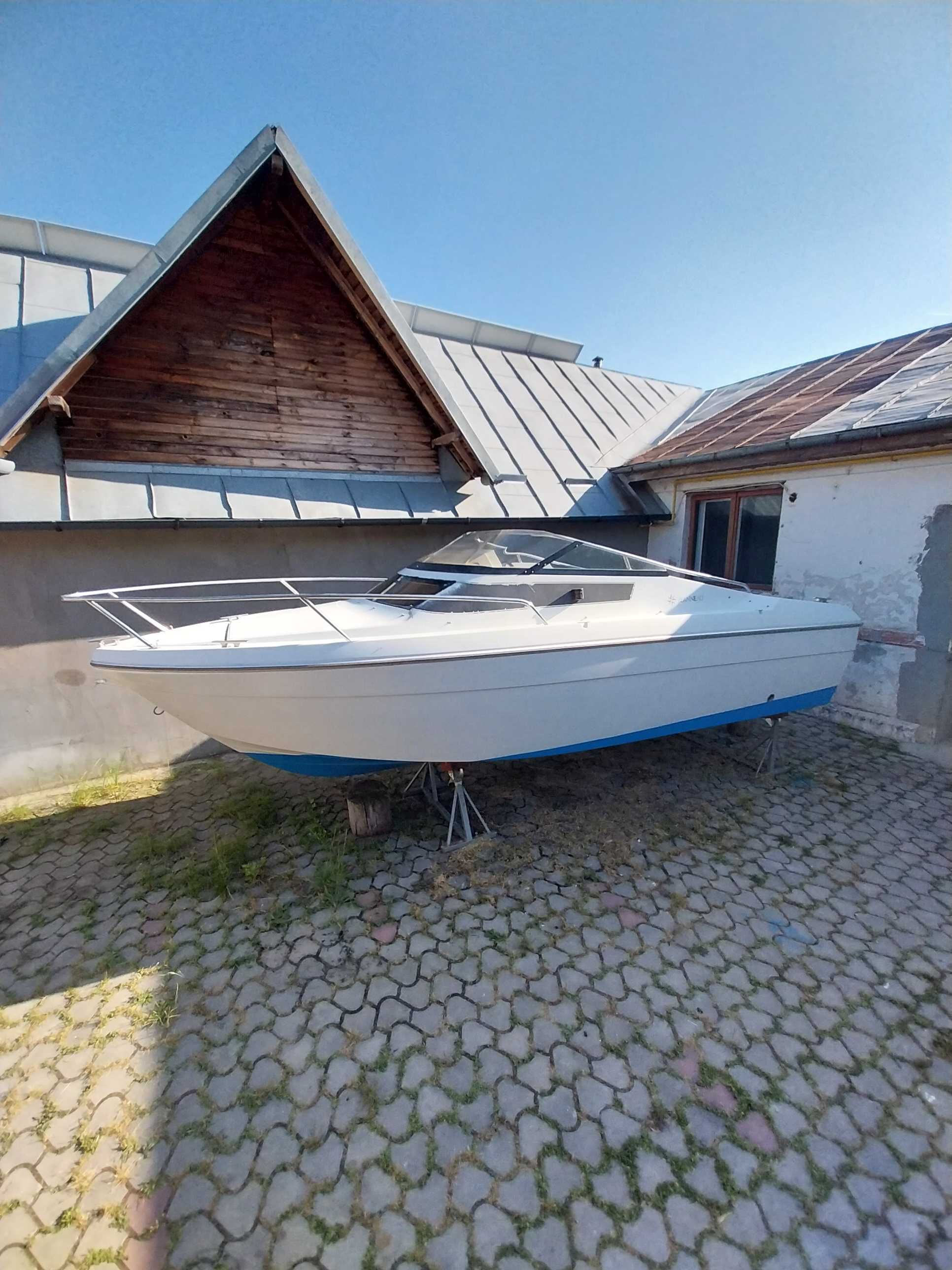 Cabinata Jeanneau Leader