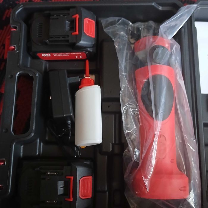 Masina de tuns oi pe 2 acumulatori, 48V,6000mAh,accesorii incluse,noua