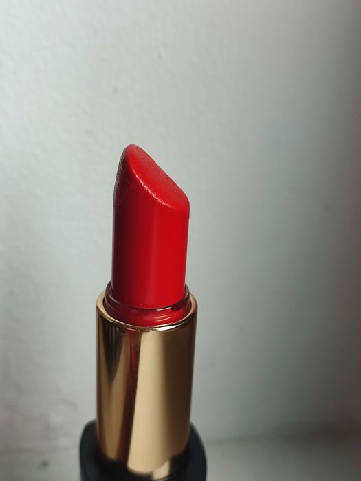 Ruj Estée Lauder roșu aprins