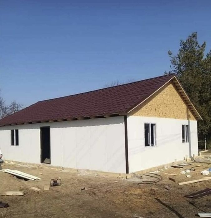 Vand casa pe structura metalica