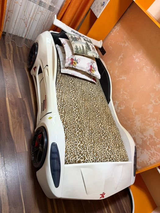 Pat copil mașinuță cu telecomanda