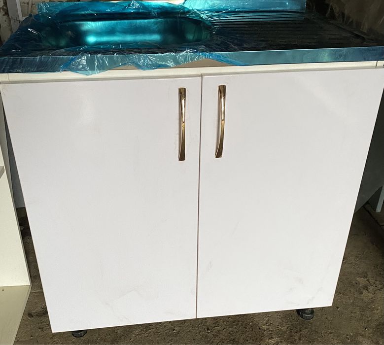 Продам НОВЫЕ Мойки вместе с тумбой , материал МДФ .