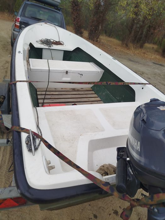 Vând barcă ROMCARF cu motor 5cp