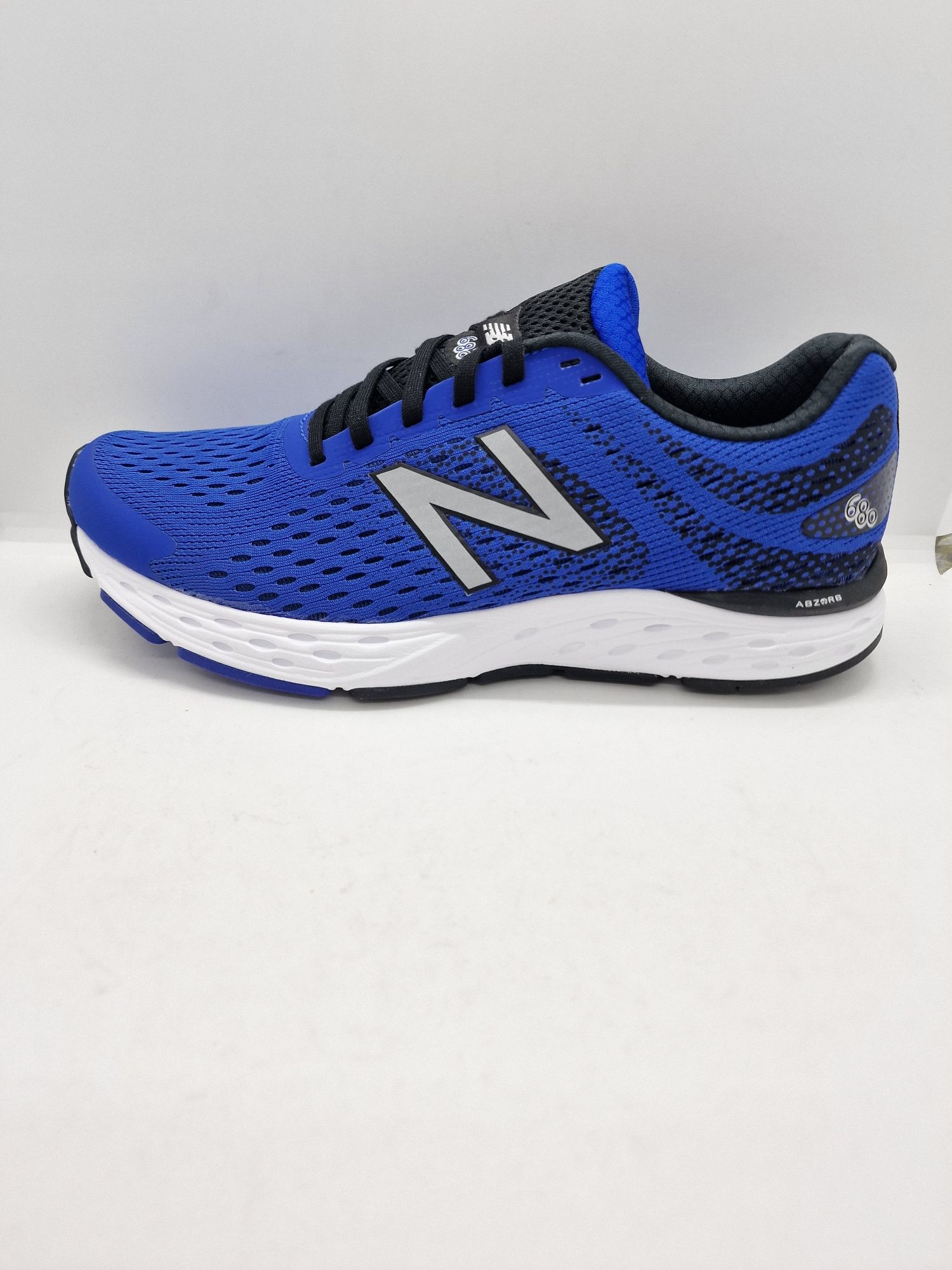 New Balance M680 V6 nr. 41.5,42,43