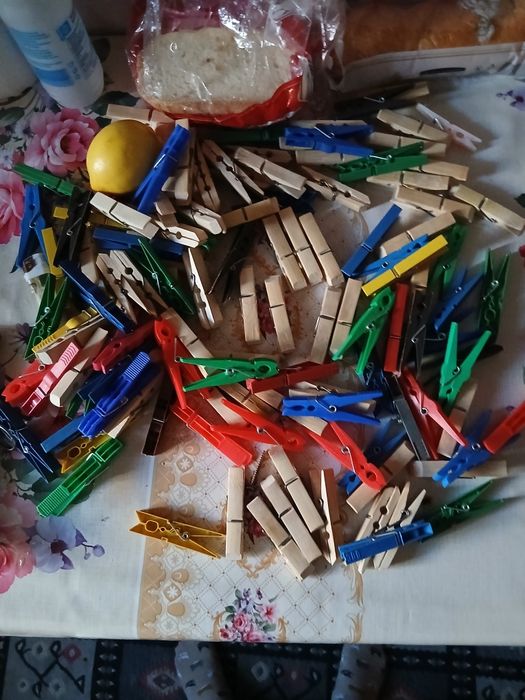 Cârlige rufe din lemn și plastic