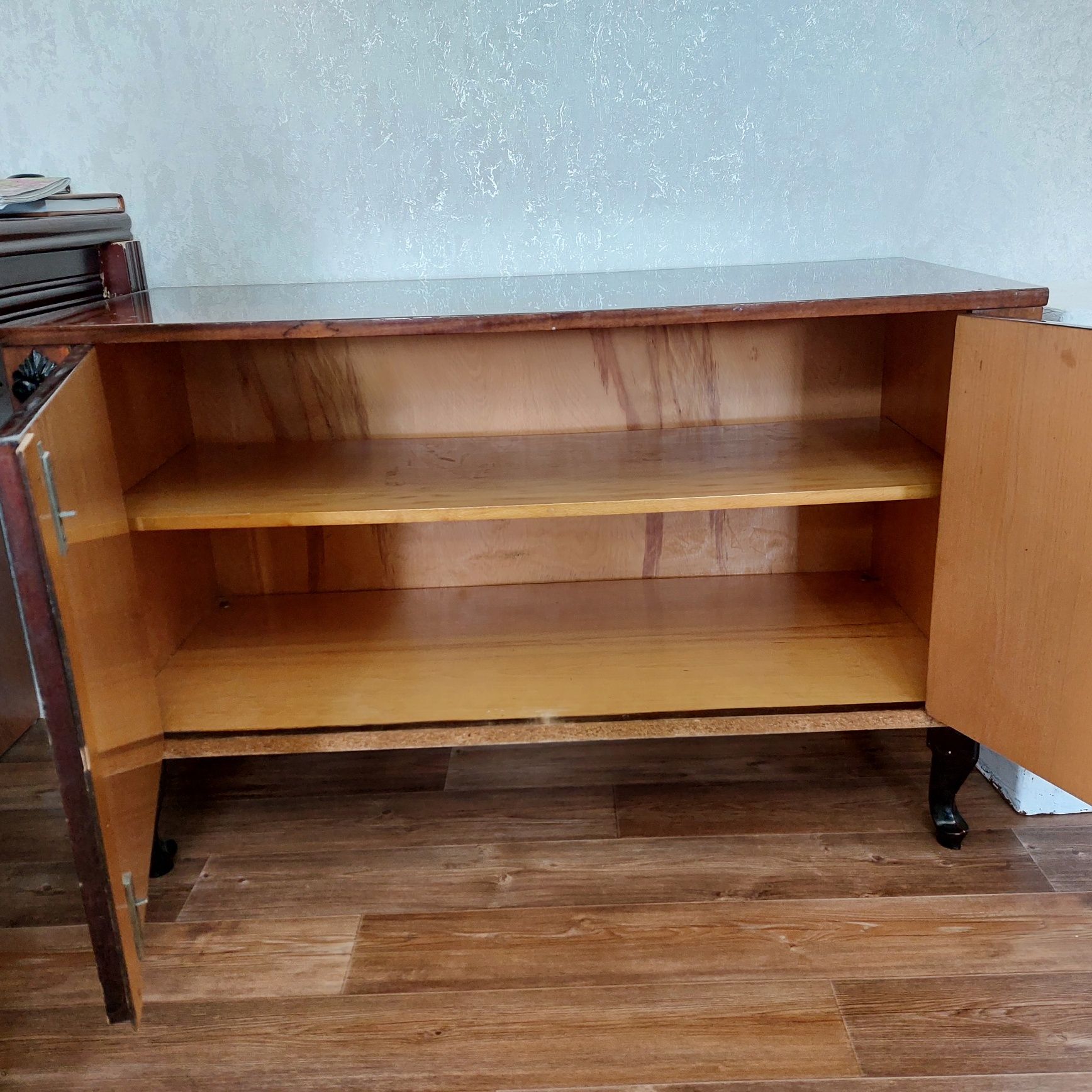 Продам тумбочку из чистого дерева.