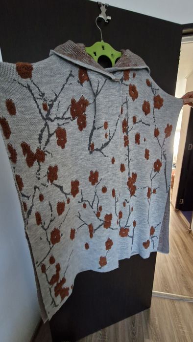 Poncho de dama tricotat