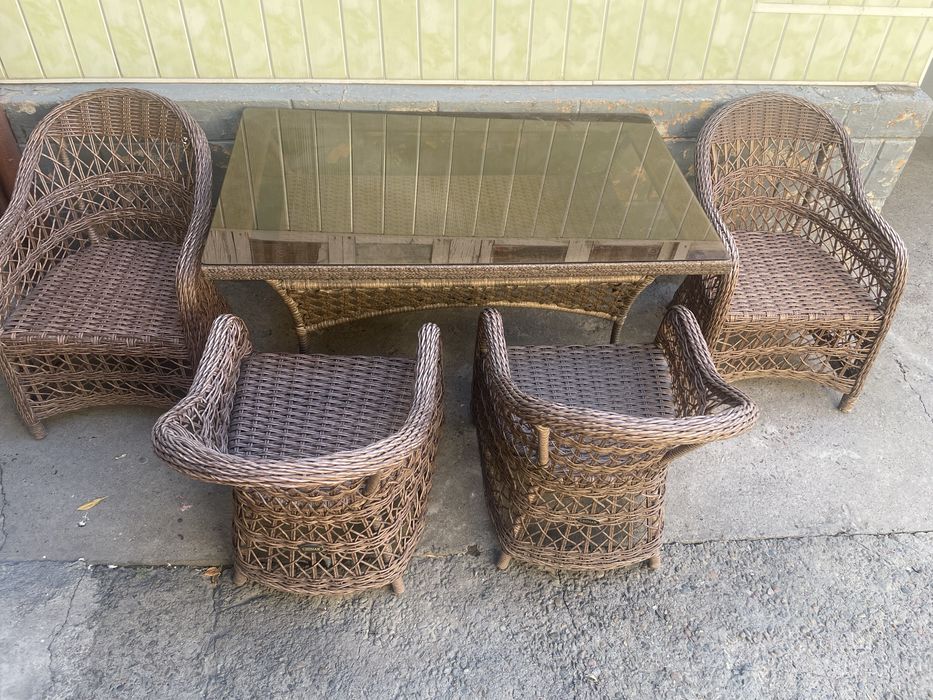 Сотилади Продаётся  -РАТАН- стол стул