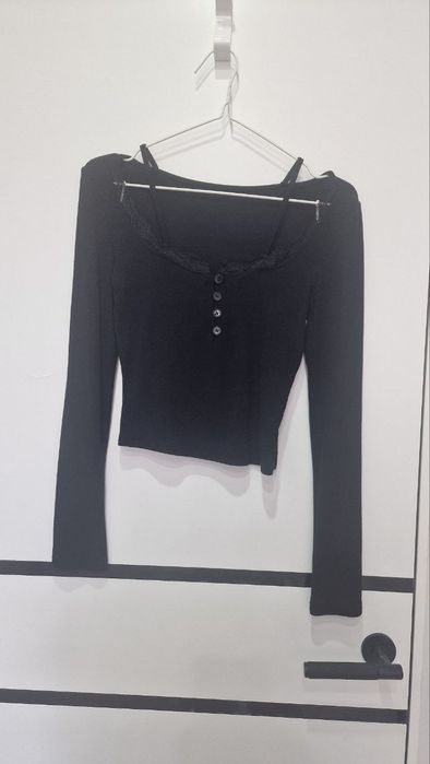 Продам черный топ с длинными рукавами