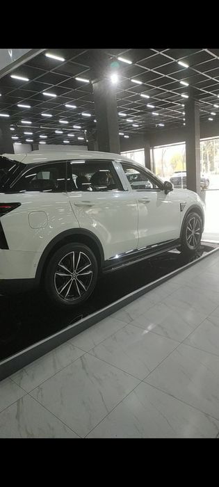 Продается автомобиль мягкий гибридNISSAN VENUCIA STAR 2023.