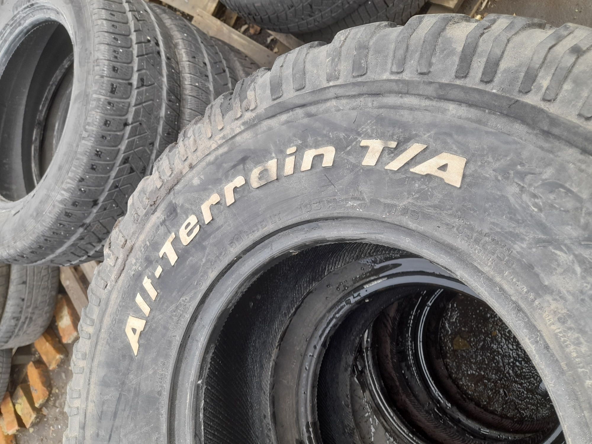 Vand 1 sau 2 sau 4 anvelope 33×12,50-15 LT nu au spărturi țin aerul