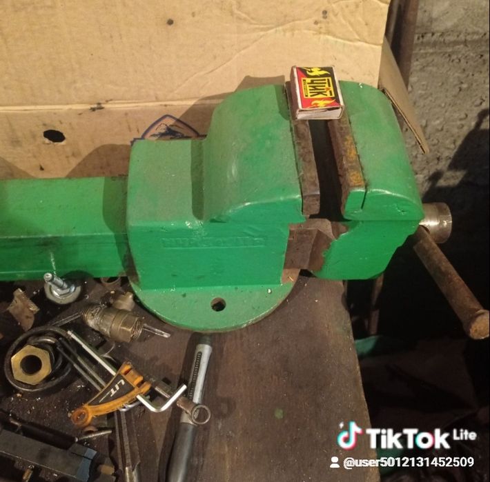 Тиски слесарные продам