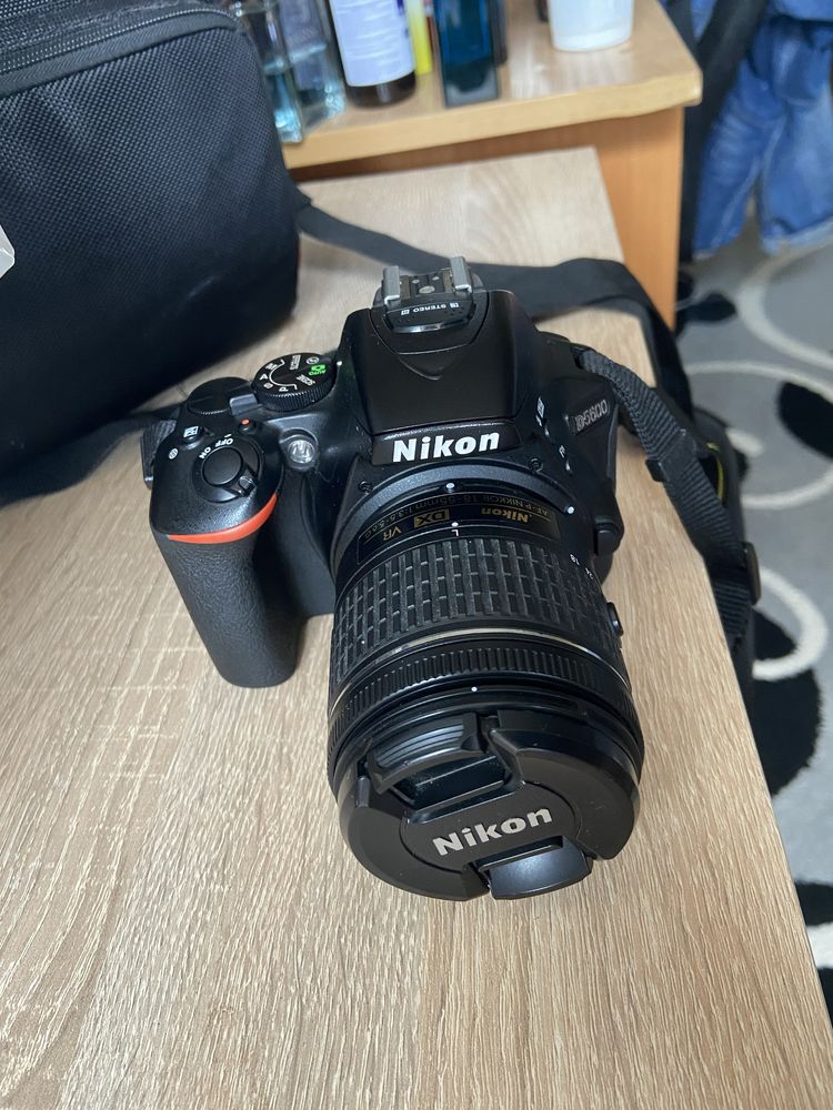 Nikon D5600+AF-P 18-55mm със ПОДАРЪЦИ!!