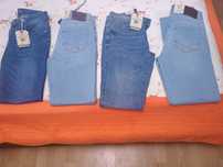 Blugi barbati de culoare albastra,noi