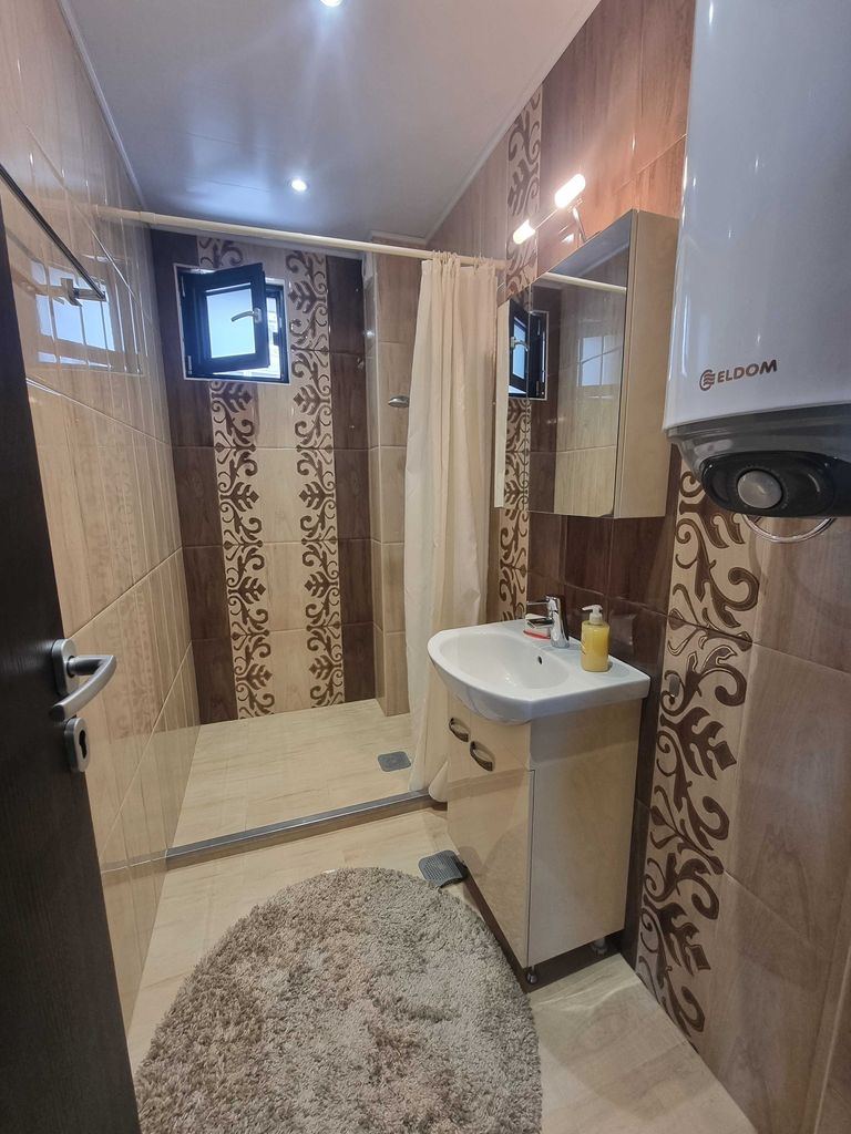 Дава се под наем Тристаен апартамент в Варна, Виница - 120 кв.м за 867 € - Снимка #9