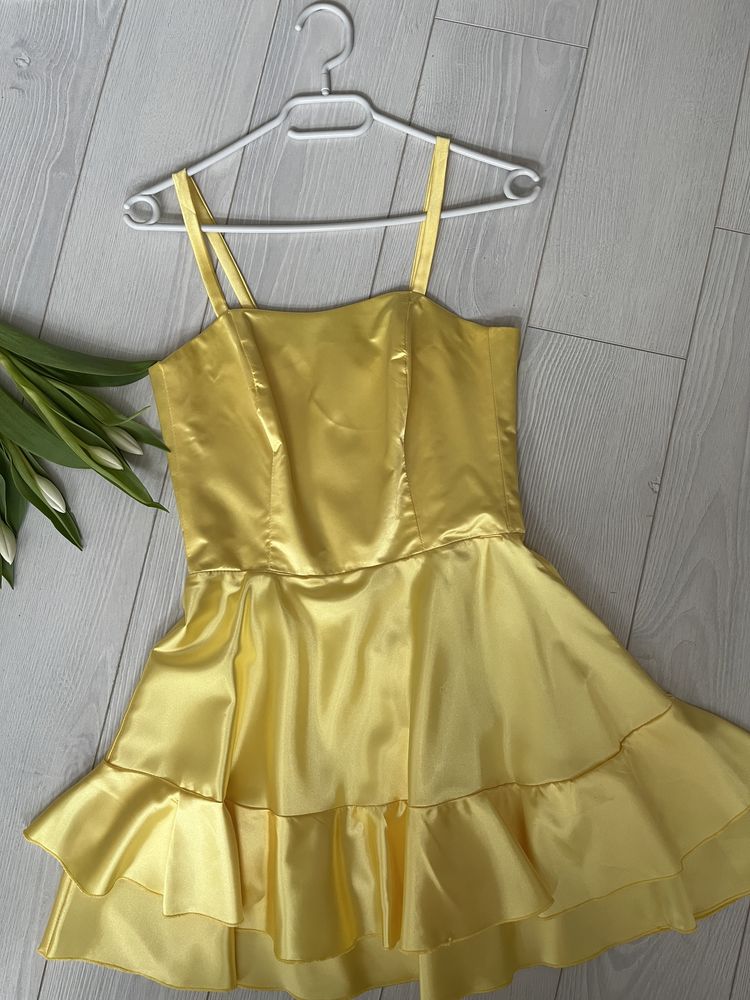 Жълта рокля