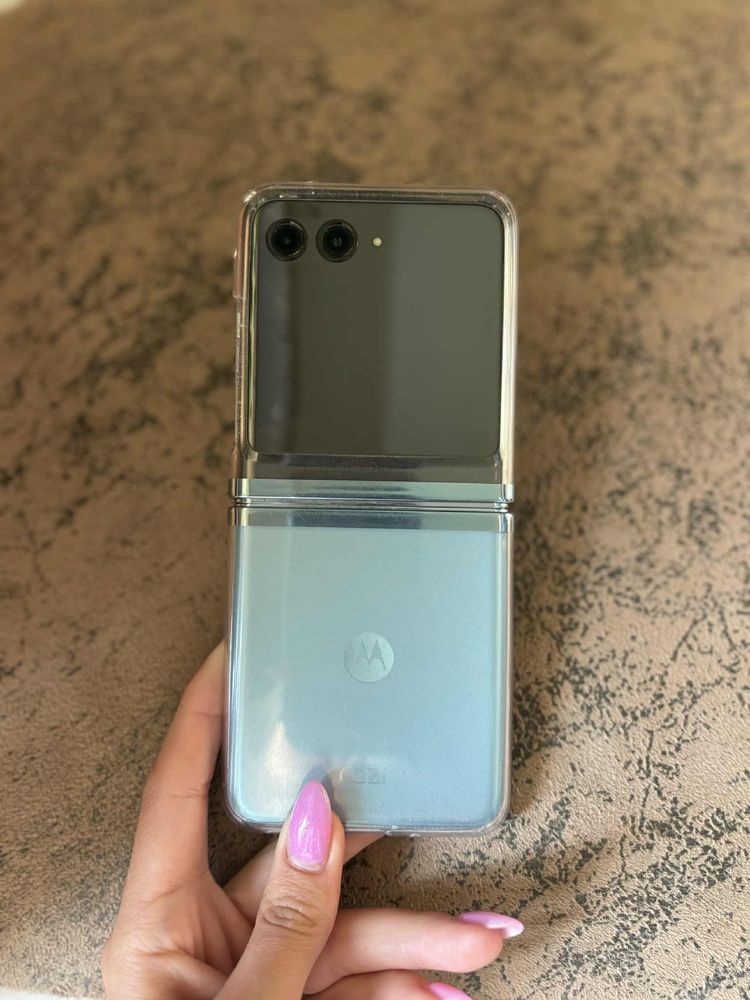 Телефон Motorola Razr 40 Ultra