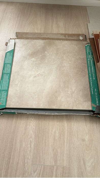 Керамогранит две плитки новые, остались после ремонта