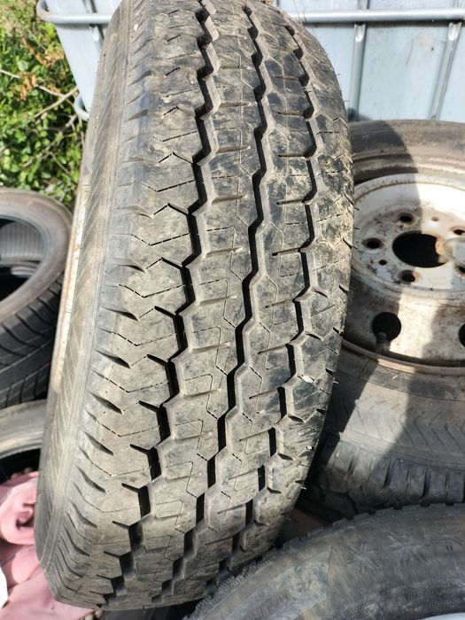 Vând doua roti 205/75R16C