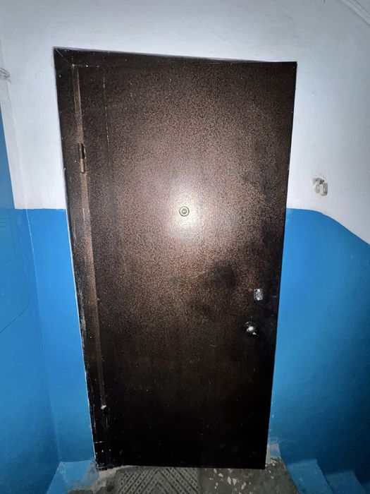 Продаю дверь железную