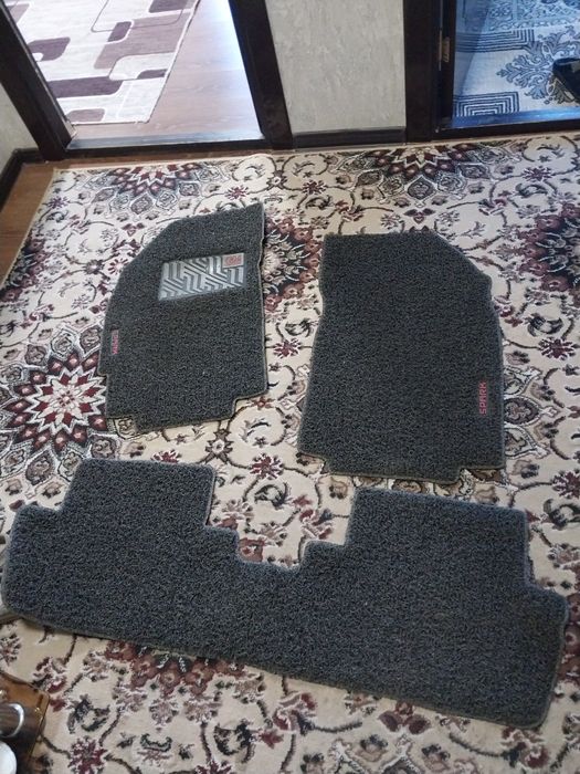 Ковры под ноги и коврик на торпеду. Спарк