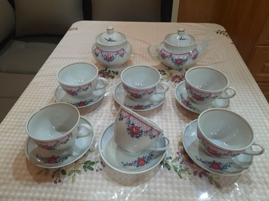 Абсолютно новый, редкий чайный сервиз на 6 персон, из 14 предметов, (к