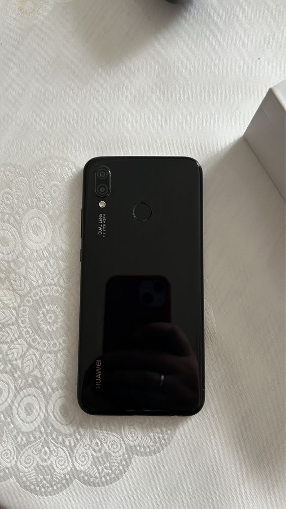 HUAWEI P20 liteчерного цвета