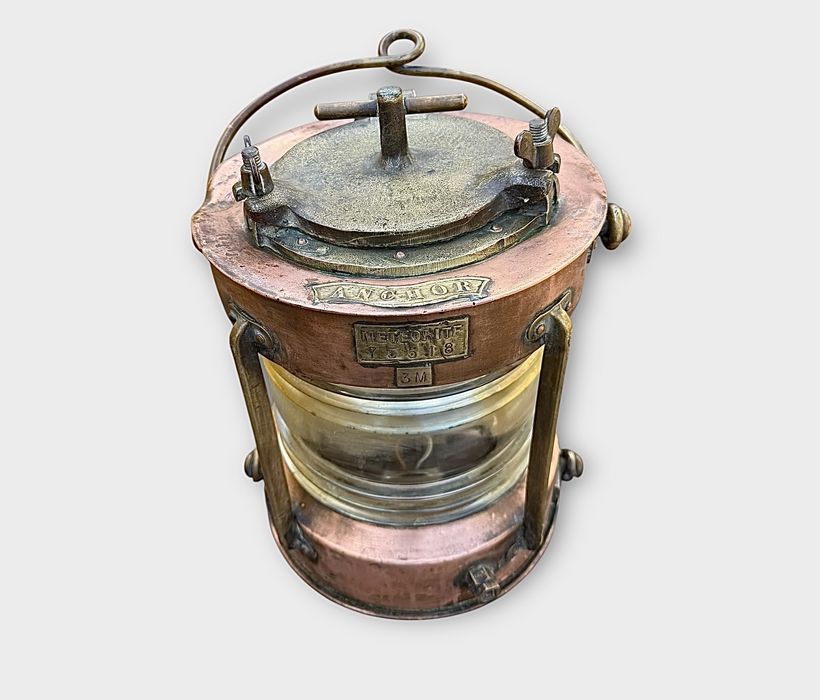 Lampa iluminat si avertizare maritima design inedit