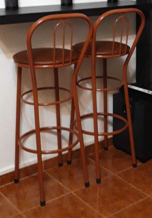 Vand scaune pentru bar