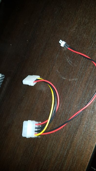Molex to 3 Pin кабел молекс към 3 пин