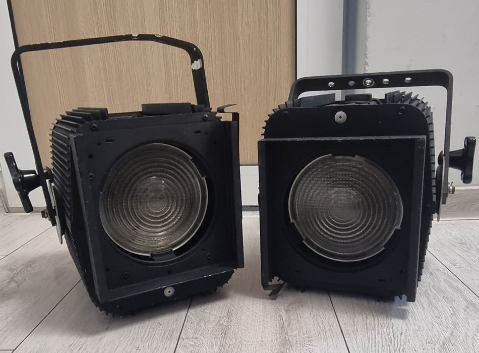 Сценични  прожектори