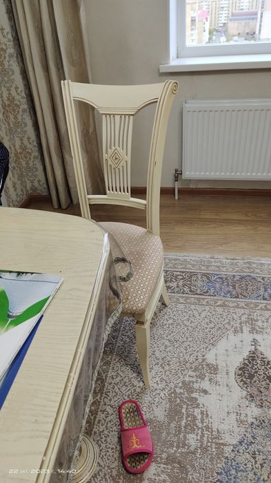 Продам стол гостинный