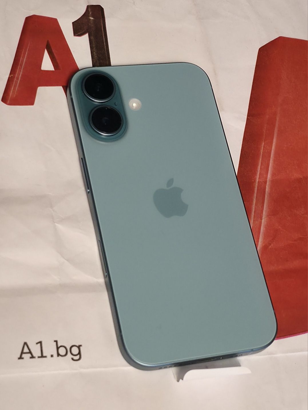 30 цикли КАТО НОВ 128GB iPhone 16 Гаранция от А1 до 2027 TEAL