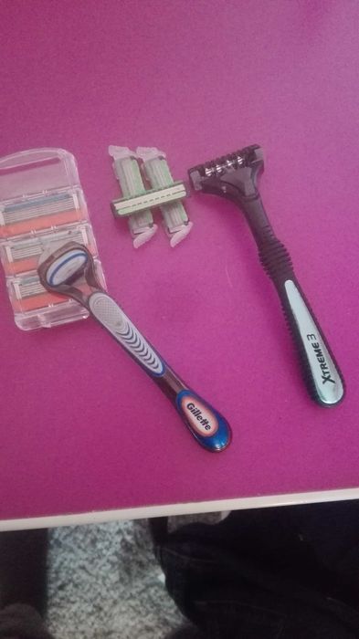 Aparate de ras wilkinson Extreme 3 și Gillette Fusion