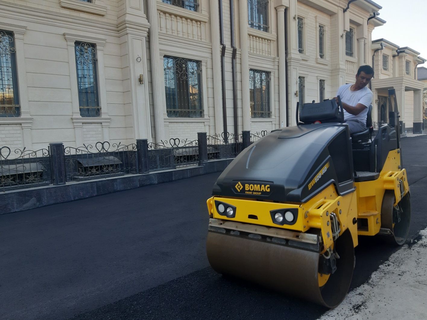 Asfalt ishlarini va asnovaniya xizmati Описание Ассалом алайкум биз с