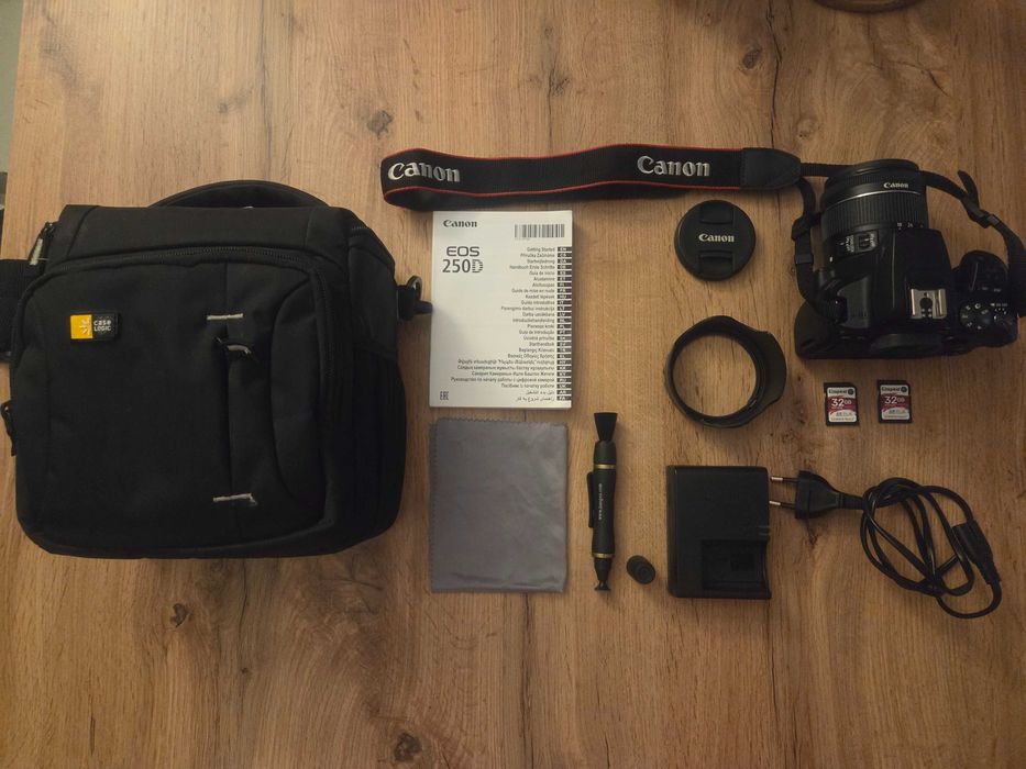 Canon EOS 250D + obiectiv 18-55mm + accesorii