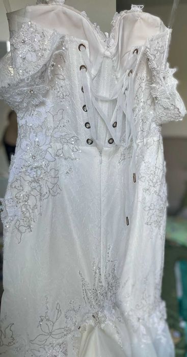 Vand rochie de mireasa tip sirena - Iris Bridal