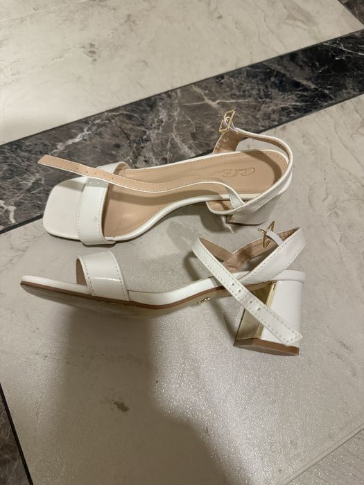 Бели сандали на ток и бели чехли