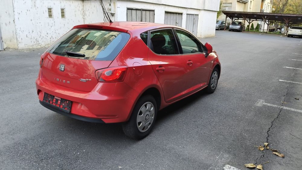 Seat Ibiza 1,2benzina carte service.