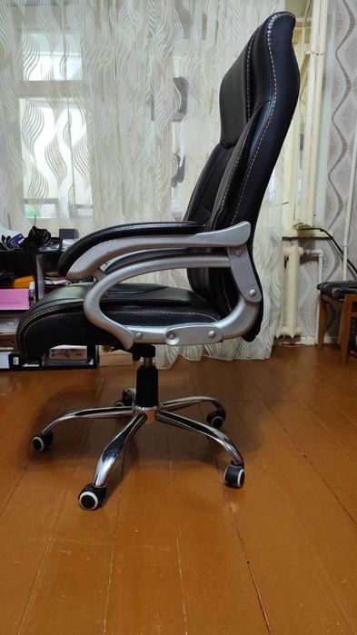 Офисное кресло в идеальном состоянии