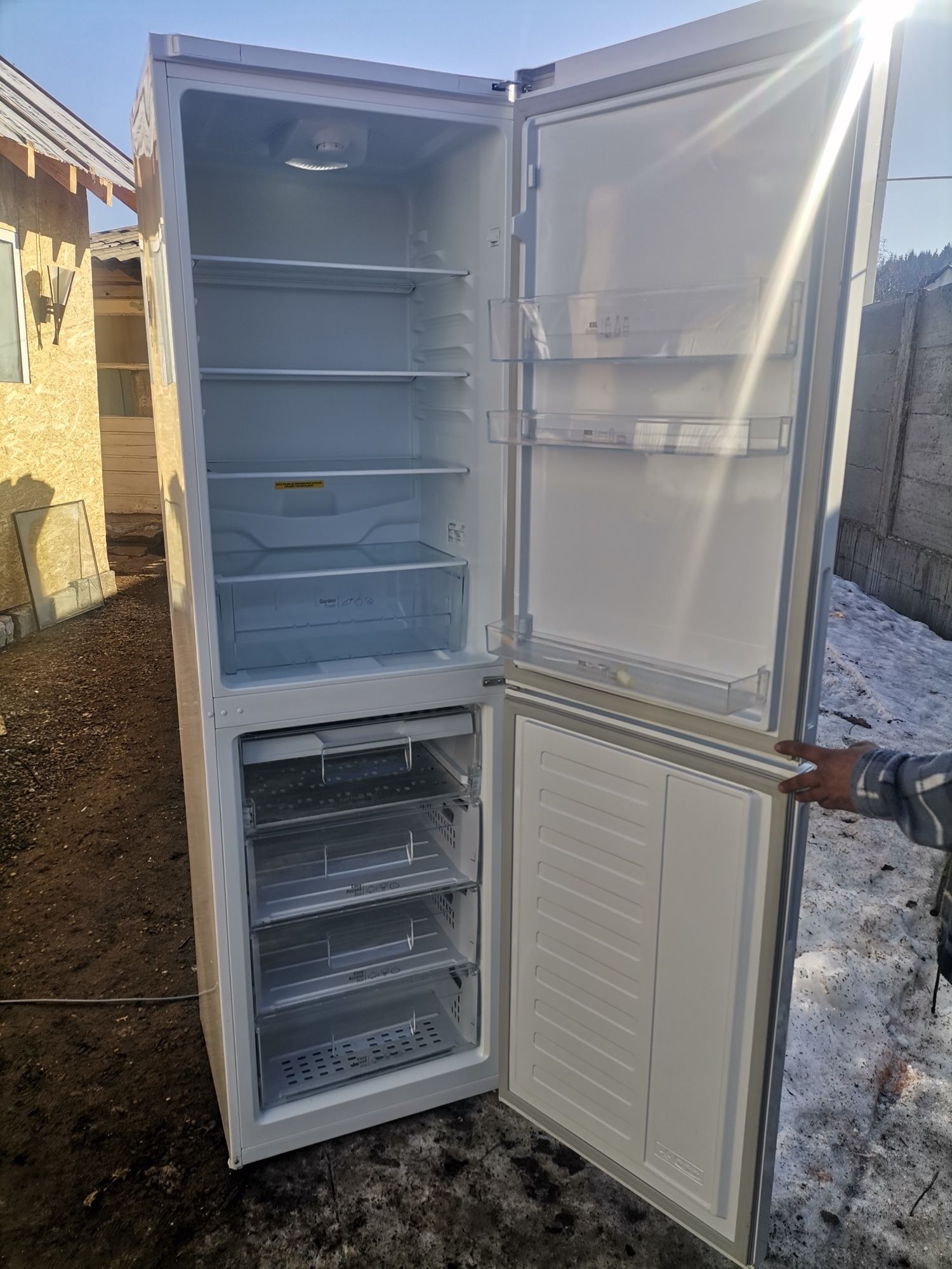 Combină frigorifică Arctic cu două uși,congelator 4 sertare,frigider